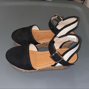 Girl wedge dress shoes